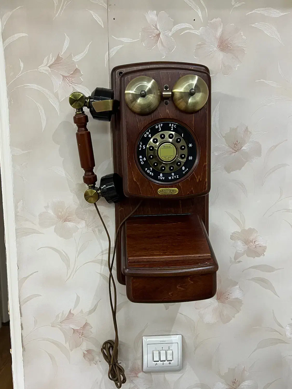 تلفن دیواری|کلکسیون اشیاء عتیقه|تهران, پردیسان|دیوار