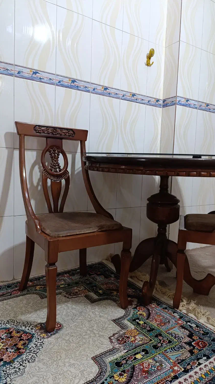 میز نهار خوری|میز و صندلی غذاخوری|قم, شهرک امام حسین|دیوار