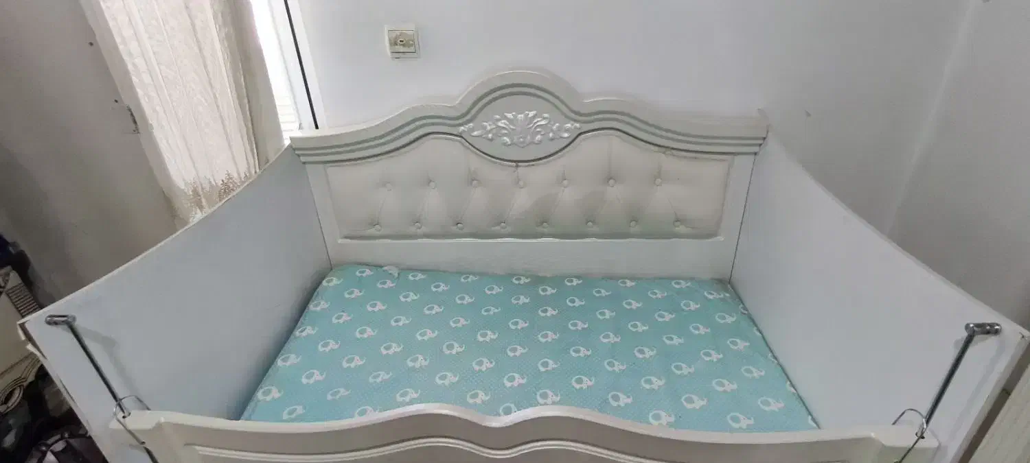 تخت کودک|تخت و صندلی بچه|ری, علایین|دیوار