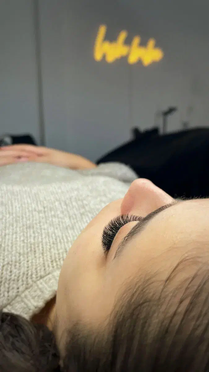 خدمات و آموزش تخصصی اکستنشن و لیفت و لمنیت مژه|خدمات آرایشگری و زیبایی|خمینی‌شهر, |دیوار