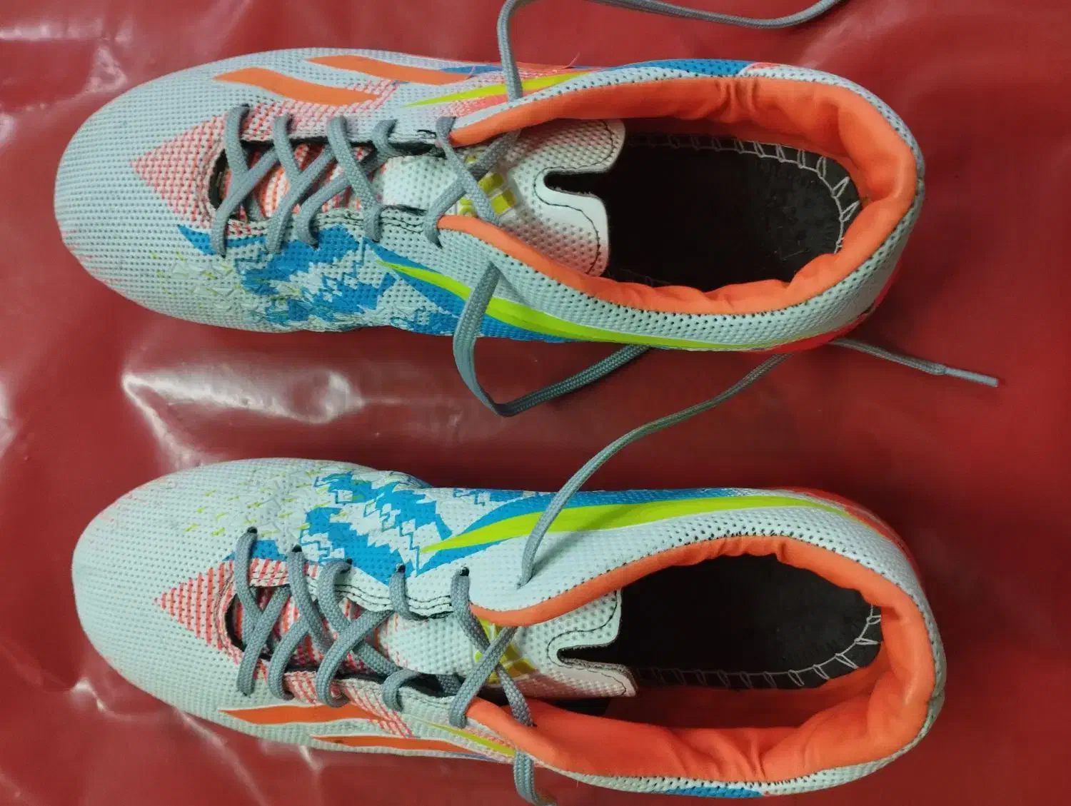 کفش چمن|تجهیزات ورزشی|جهرم, |دیوار