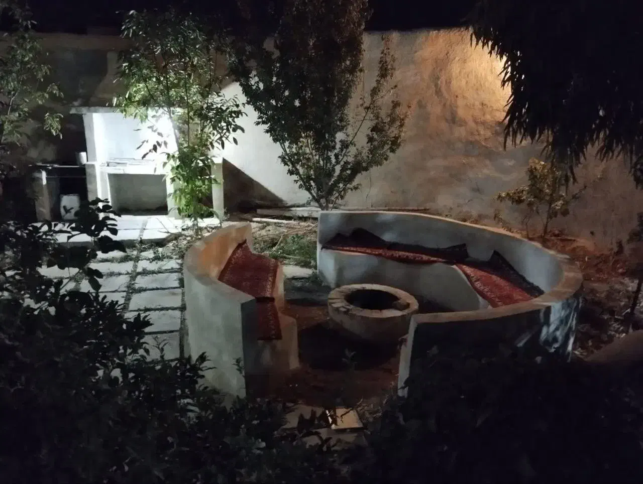 اجاره باغ ویلا|اجارهٔ کوتاه‌مدت ویلا و باغ|اصفهان, قلعه جوم|دیوار