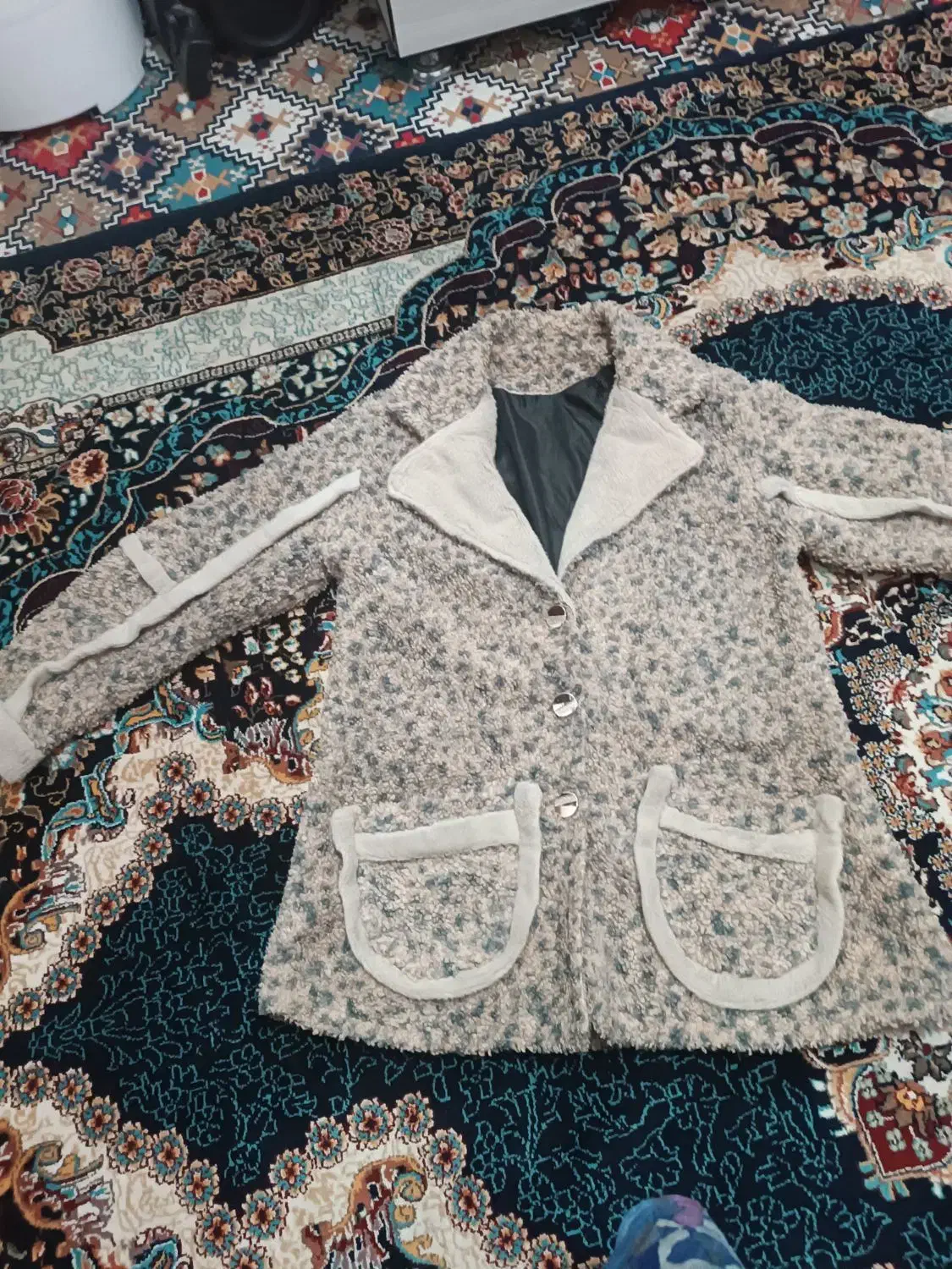 کت پشمی|لباس|تاکستان, |دیوار