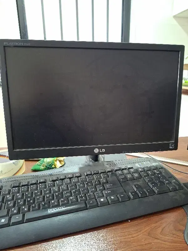 مانیتور ۱۹ اینچ LED. LG|قطعات و لوازم جانبی رایانه|قم, آزادگان|دیوار