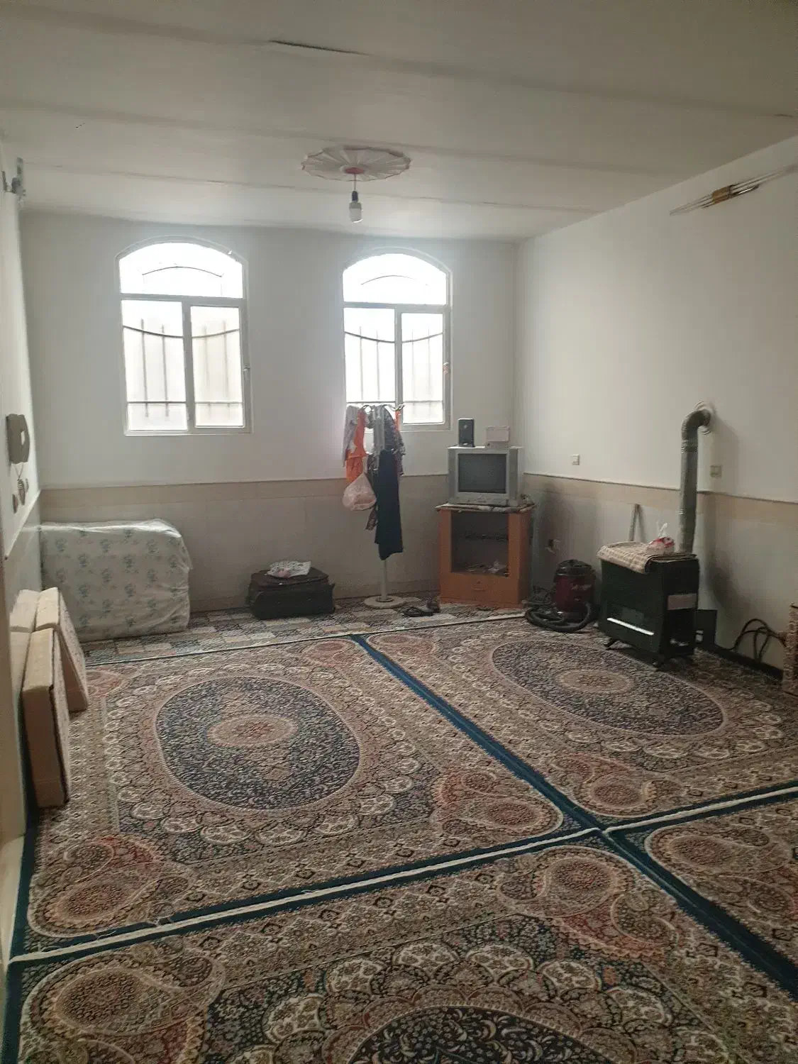 ساختمان سه طبقه دربست|اجارهٔ خانه و ویلا|قم, شهرک فاطمیه|دیوار