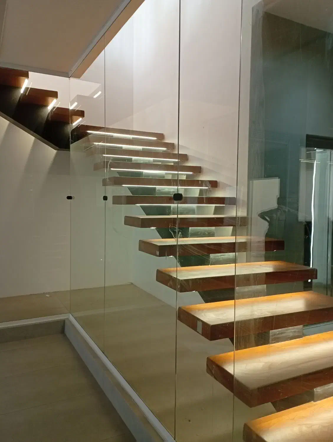 نصب و اجرا نما و تابلوکامپوزیت .چوب. ترموود|خدمات پیشه و مهارت|ملارد, |دیوار