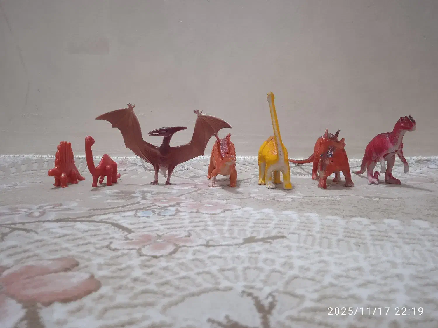 اسباب بازی دایناسور|اسباببازی|شبستر, |دیوار