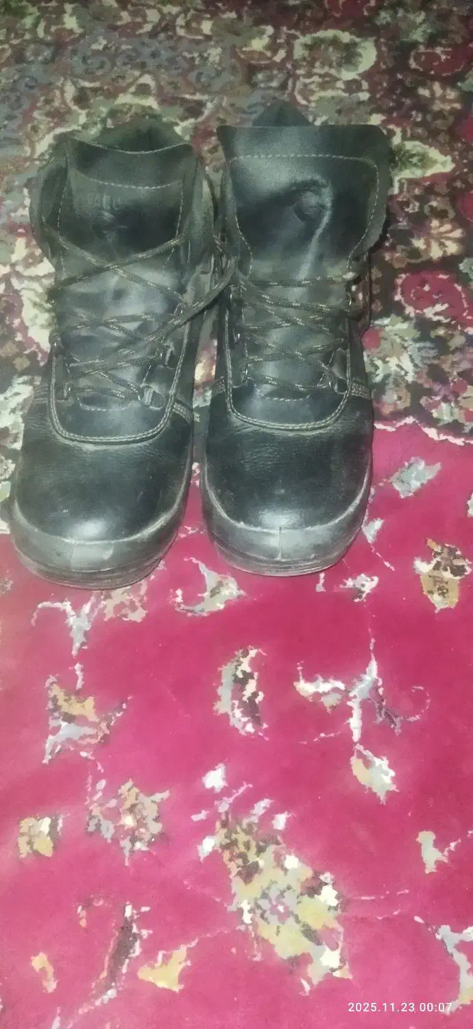 کفش وپیستوله رنگ وقاب عکس|تابلو، نقاشی، عکس|یزد, |دیوار