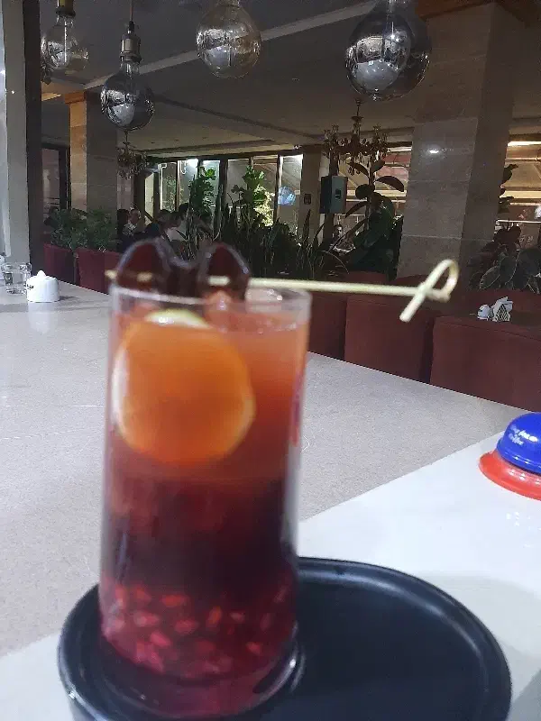 سالندار خانوم و باریستا خانوم|استخدام خدمات فروشگاه و رستوران|رشت, بلوار گیلان|دیوار