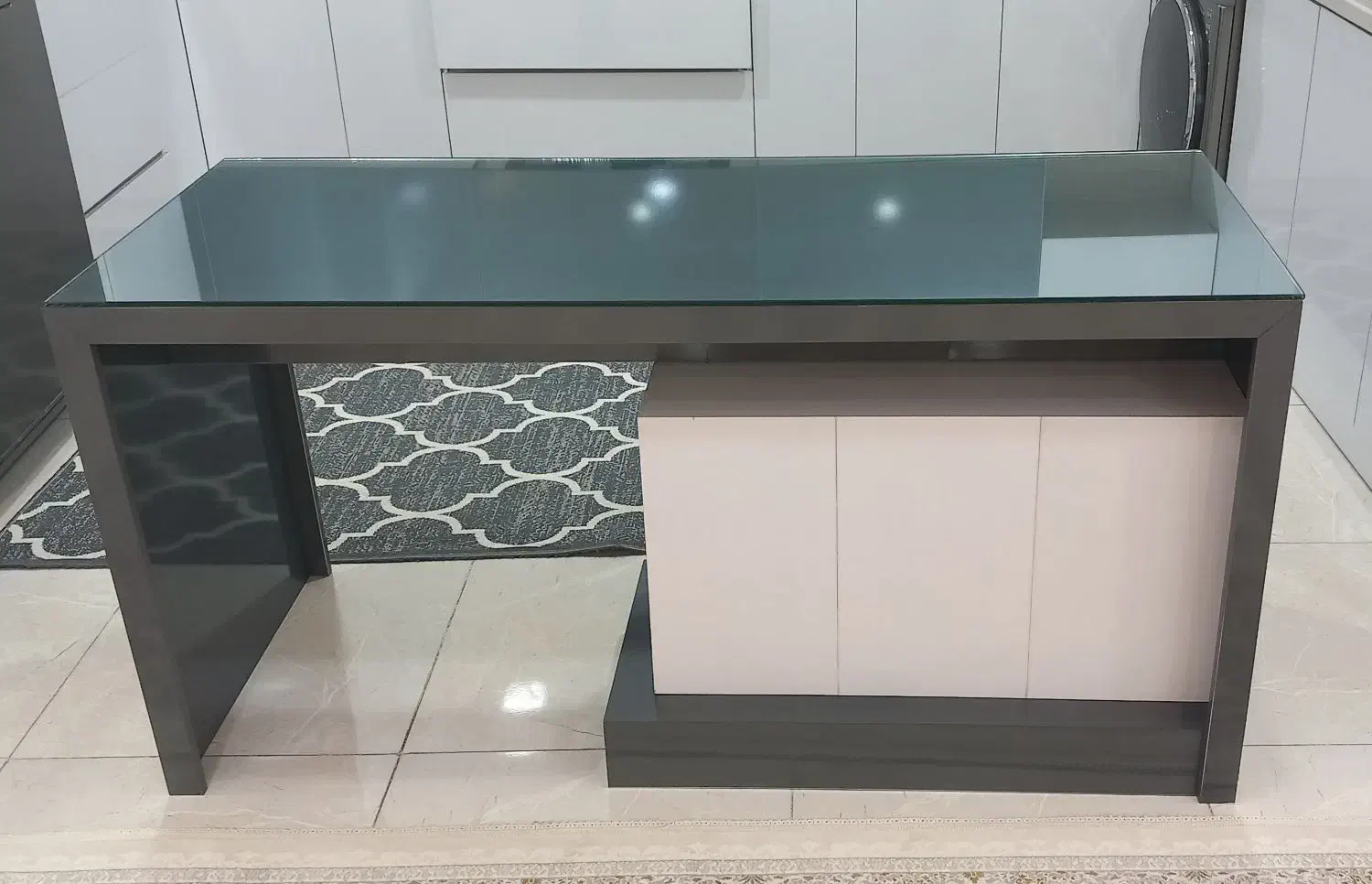 میز  غذا خوری ترکیب سفید و طوسی|میز و صندلی غذاخوری|مریوان, |دیوار