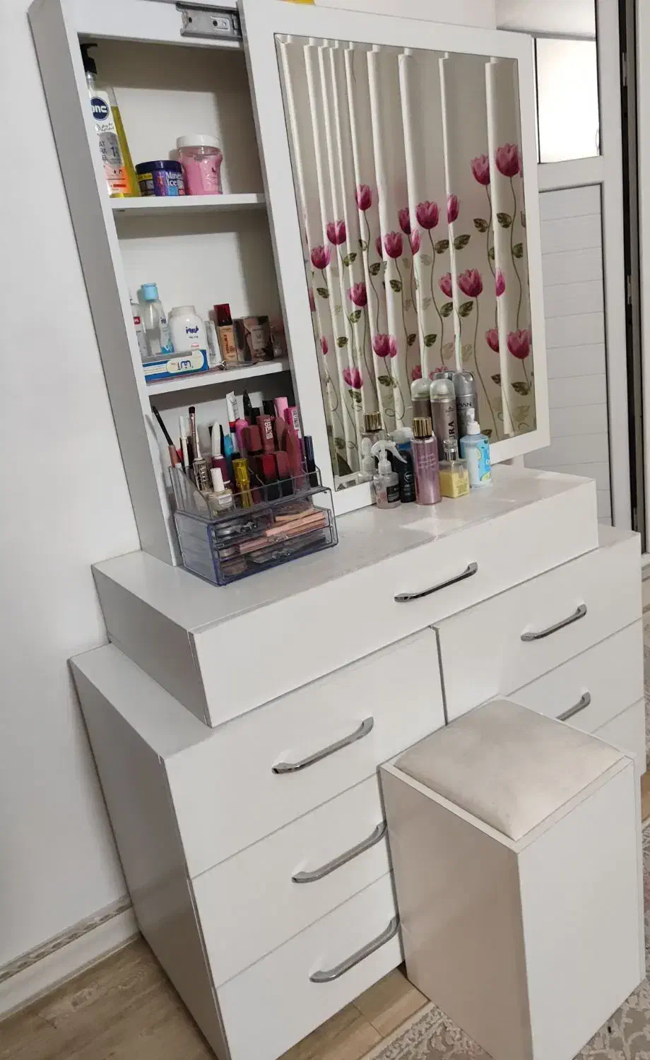 میز ارایش در حد نو|میز و صندلی غذاخوری|قرچک, زیبا شهر|دیوار