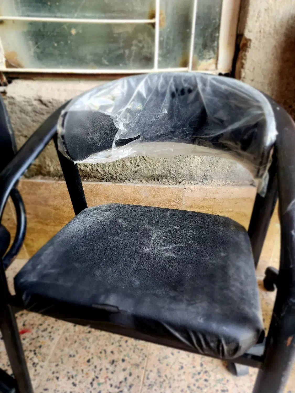 تعدادی صندلی در حد نو|دفتر کار|جیرفت, |دیوار