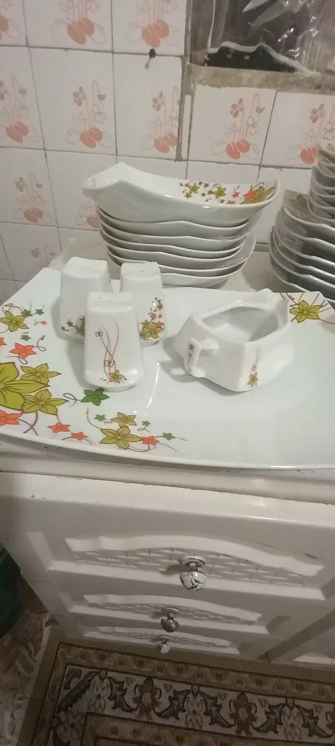 جینی ۱۲نفره|ظروف سرو و پذیرایی|ساوه, |دیوار