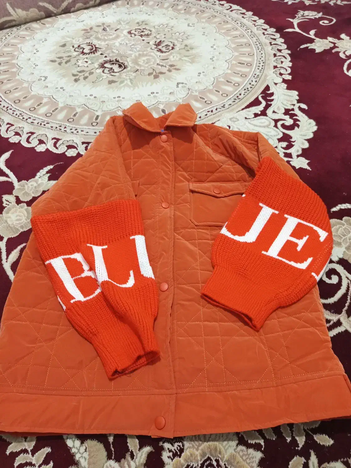 کاپشن دخترانه|لباس|تربت جام, نظامی|دیوار