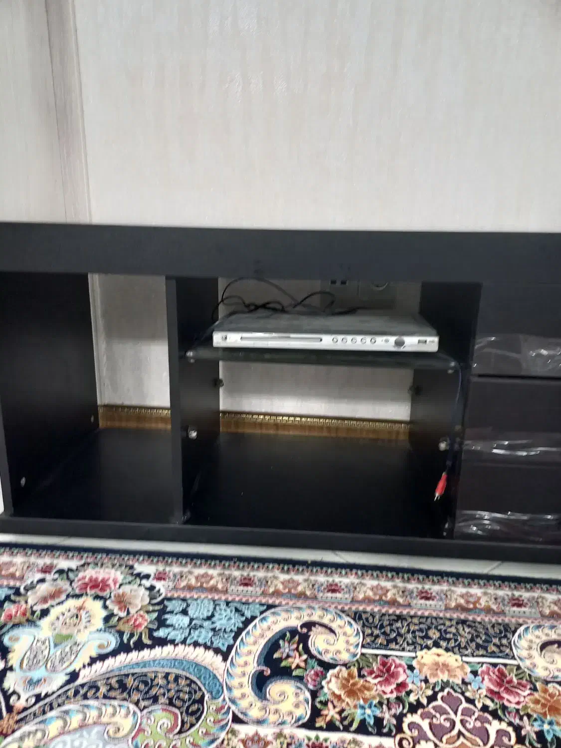 میزتلویزون|میز تلویزیون|ری, جوانمرد قصاب|دیوار