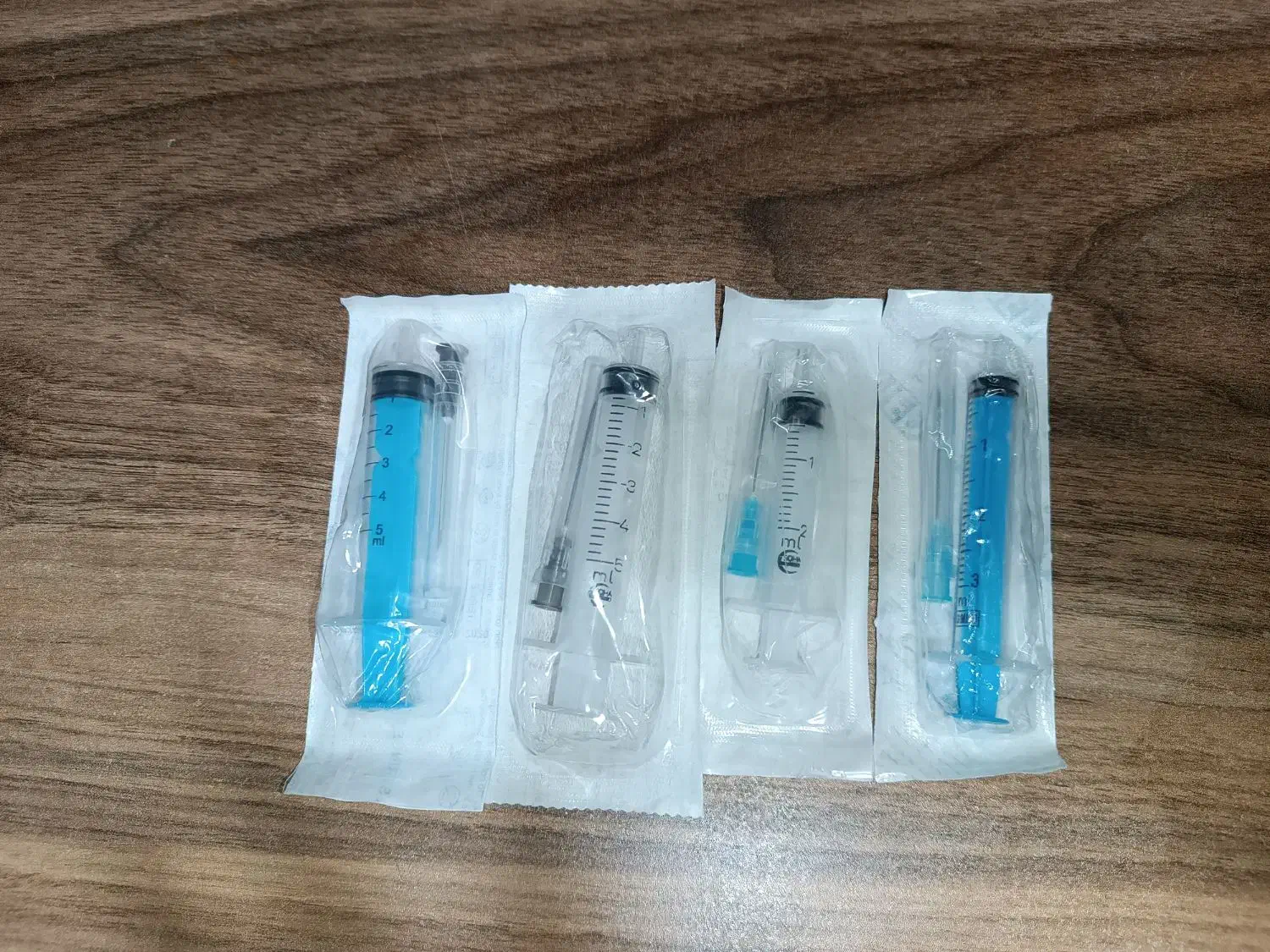 سرنگ پیستون‌دار.پدالکلی.زیرقیمت|آرایشی، بهداشتی، درمانی|فومن, |دیوار