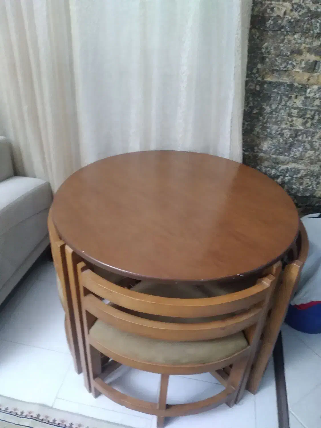 مبل سه نفره ومیز نهار خوری اسپرت چهار نفره|مبلمان خانگی و میز عسلی|بندر انزلی, باغ زمانی|دیوار