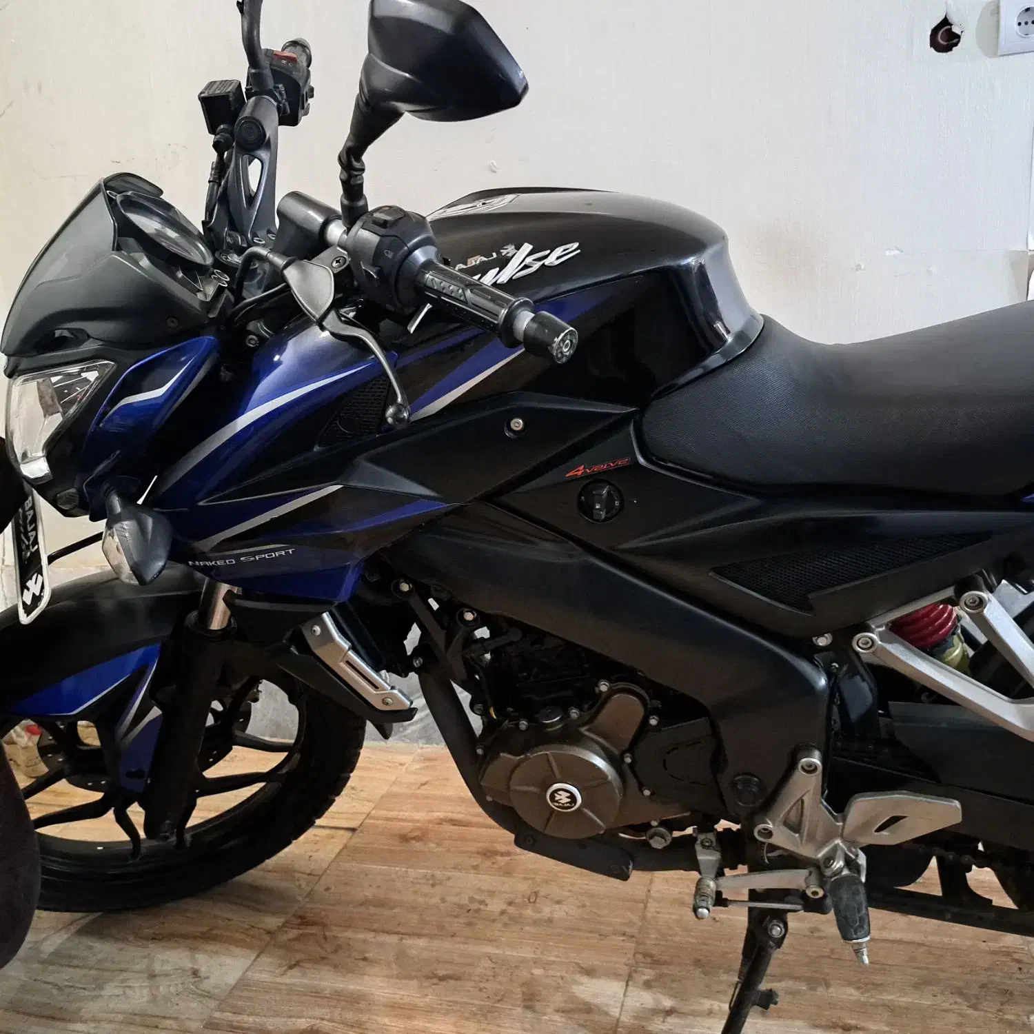 ان اس۲۰۰|موتورسیکلت|اراک, |دیوار