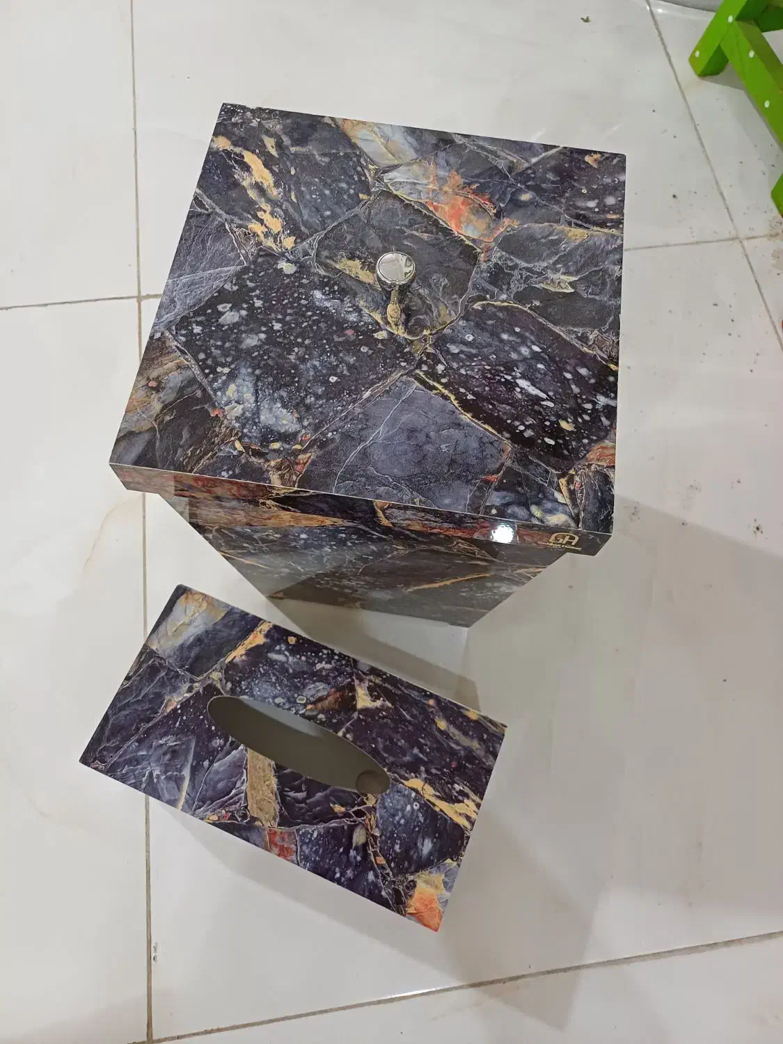 سطل زباله و جادستمال کاغذی|لوازم نظافت|قروه, |دیوار