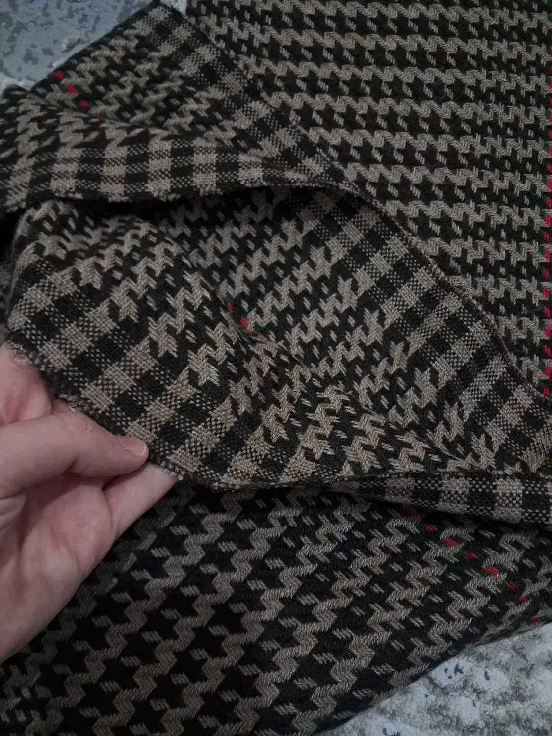 تعدادی شال نو|لباس|شهریار, رضی آباد بالا|دیوار