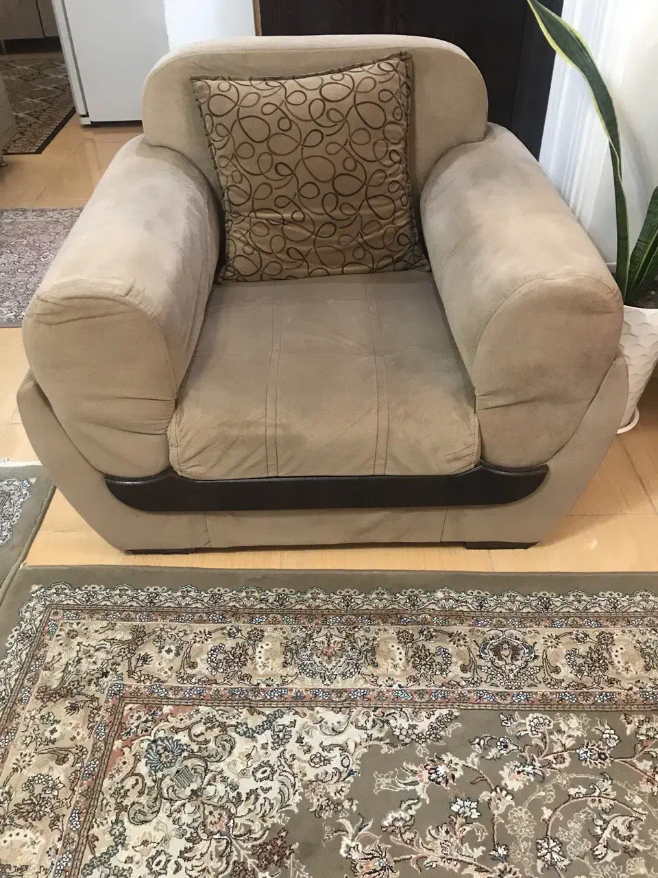 مبل ۷ نفره سالم سالم|مبلمان خانگی و میز عسلی|رشت, سعدی (تختی)|دیوار