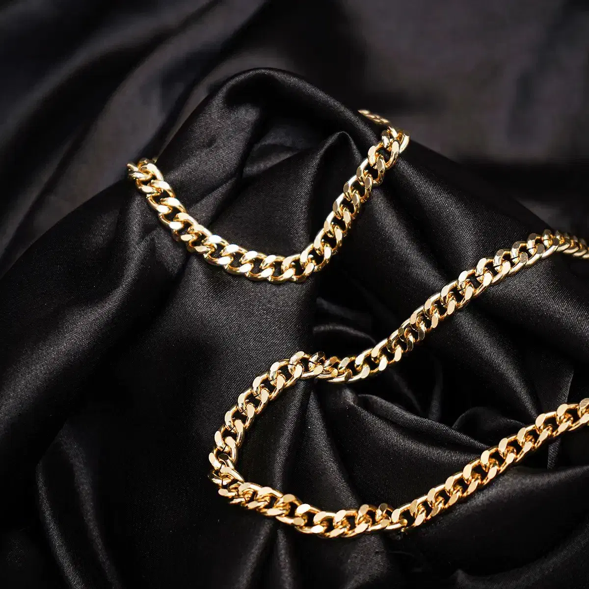 گردنبندو دستبند رنگ ثابت مردانه مدل Zoris|بدلیجات|بم, |دیوار