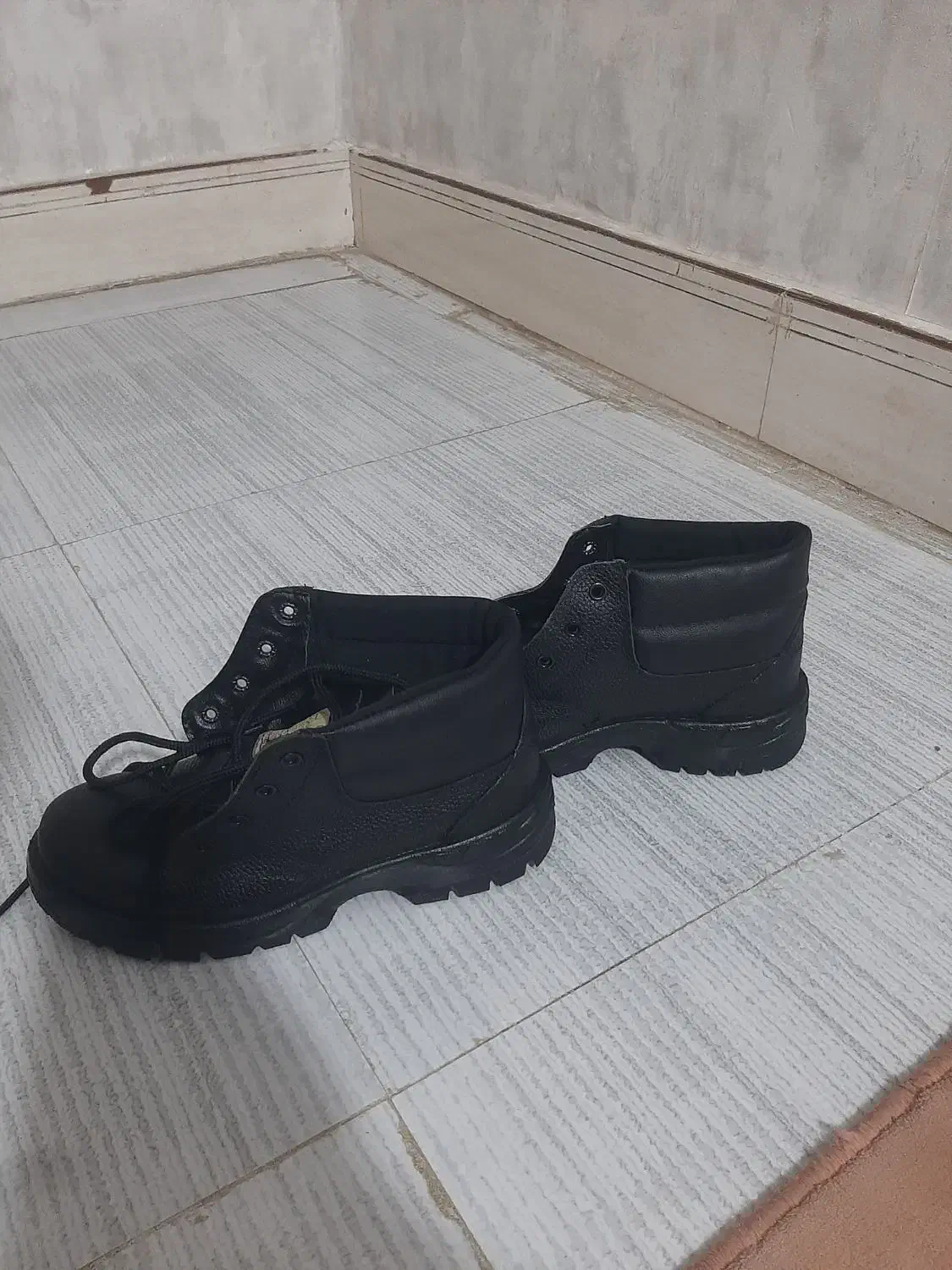 کفش کار نگهبان سایز۴۰|کیف، کفش، کمربند|بندرعباس, |دیوار