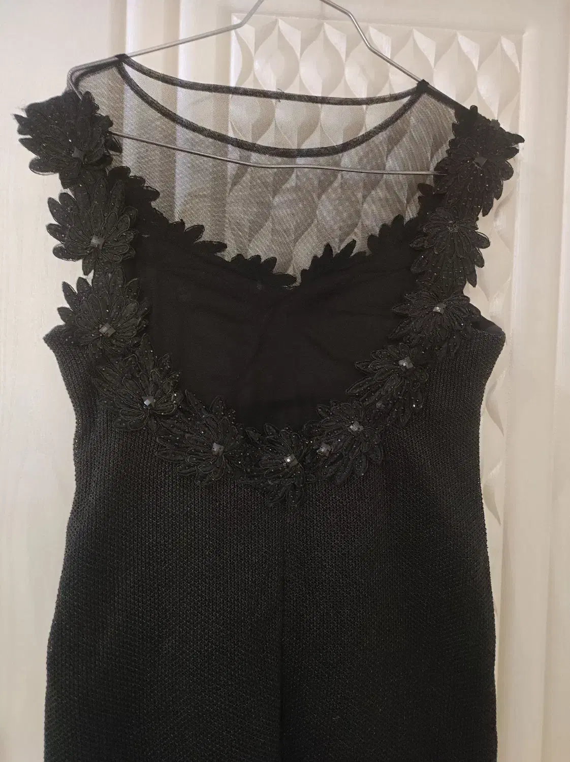 لباس مجلسی کارشده|لباس|رباط‌کریم, رباط‌کریم|دیوار