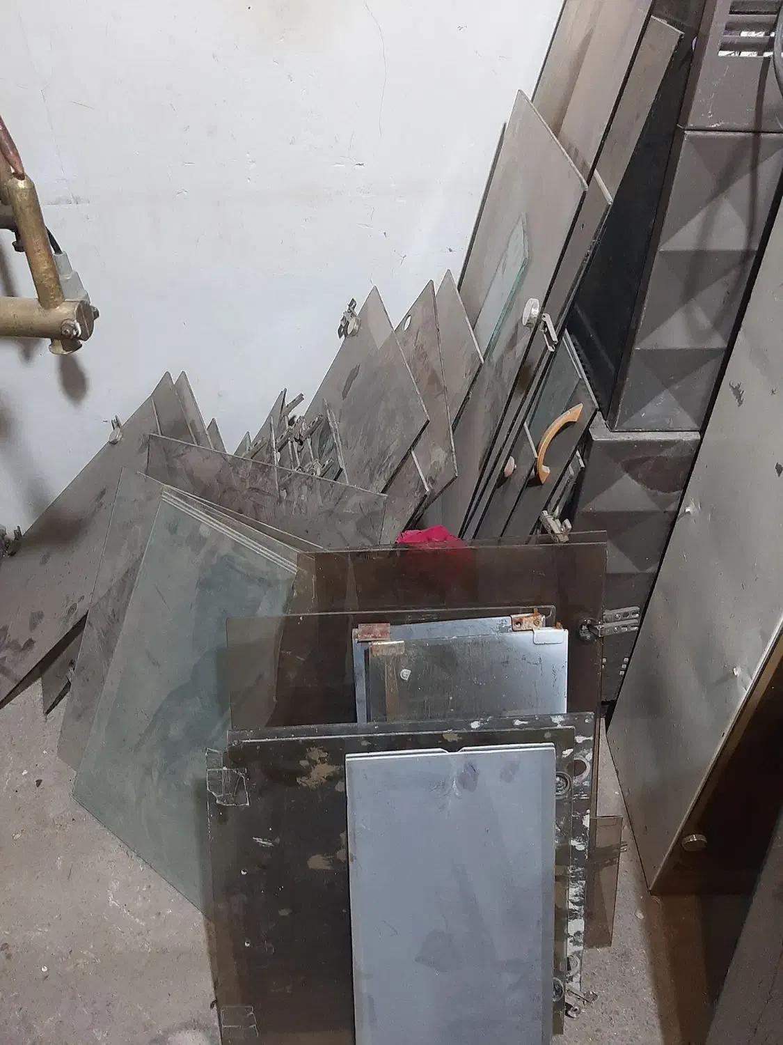 شیشه دوی کابینت|مصالح و تجهیزات ساختمان|قوچان, |دیوار