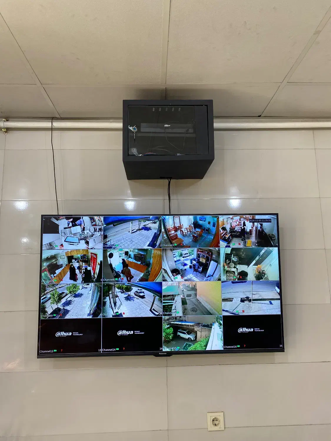 درب برقی ودوربین مداربسته|خدمات پیشه و مهارت|صدرا-فارس, فاز ۱|دیوار