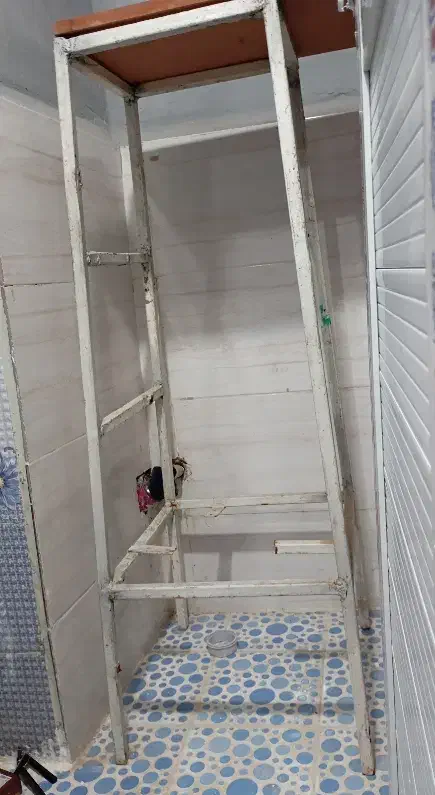 چهار پایه آهنی و محکم|صندلی و نیمکت|دزفول, |دیوار