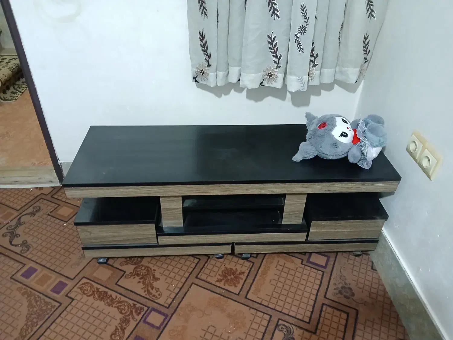 میز تی وی در حد نو|میز تلویزیون|قم, ولیعصر|دیوار