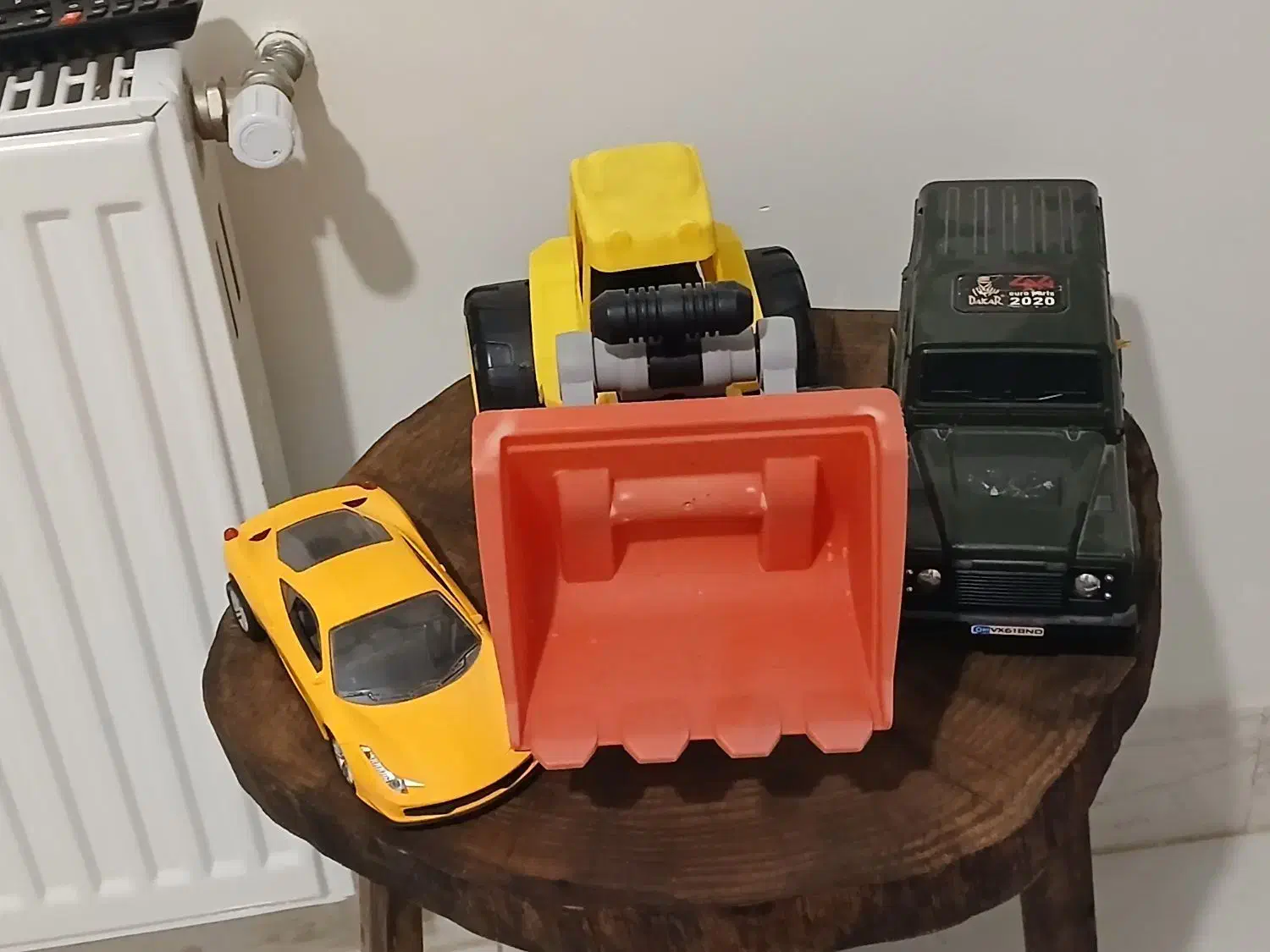 ماشین های خوشگل مناسب برای بچه|اسباببازی بچه|شاهینشهر, مخابرات (شهید بهشتی)|دیوار