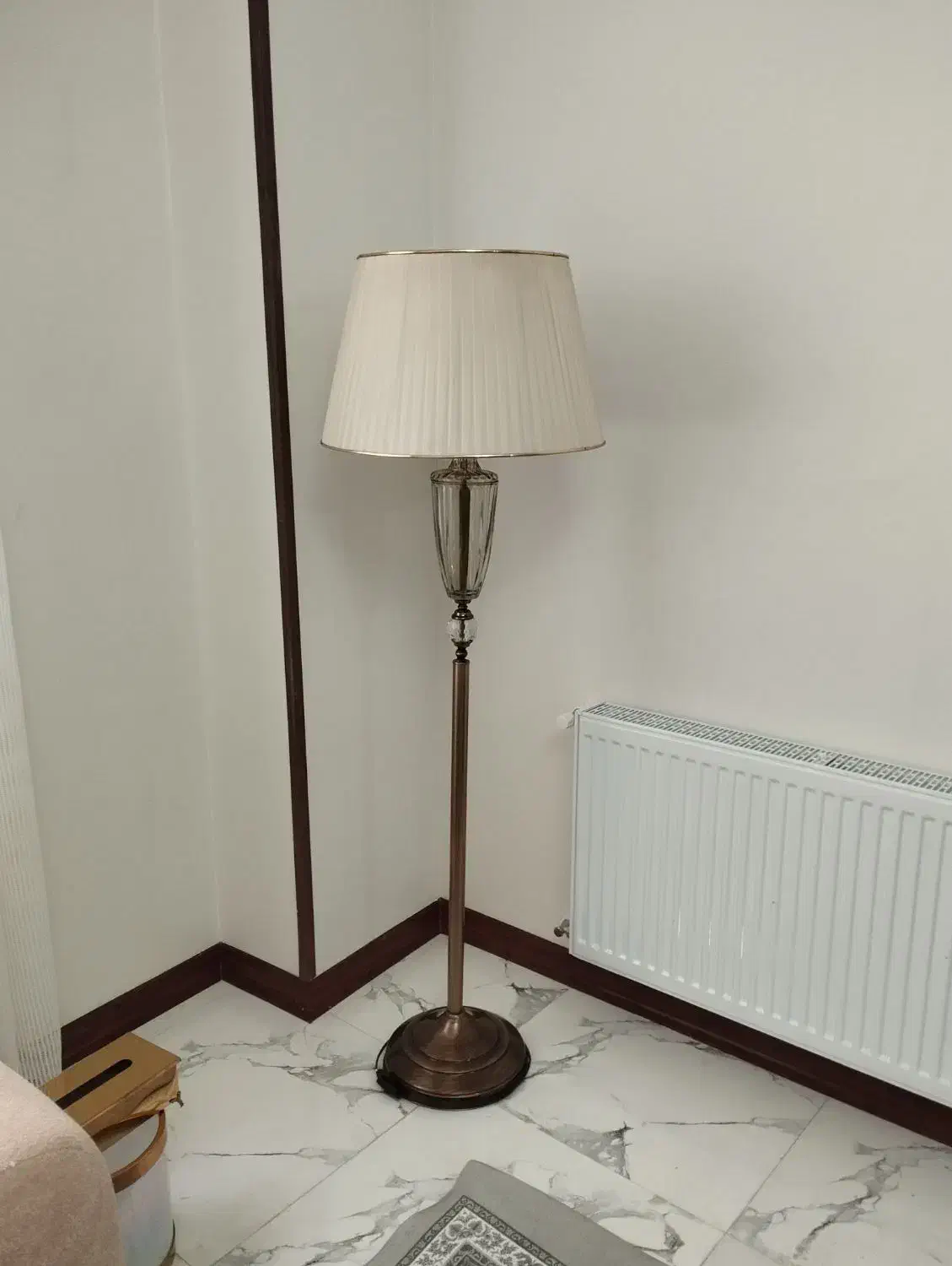 آباژور کنار سالنی|چراغ خواب و آباژور|کهریزک, |دیوار