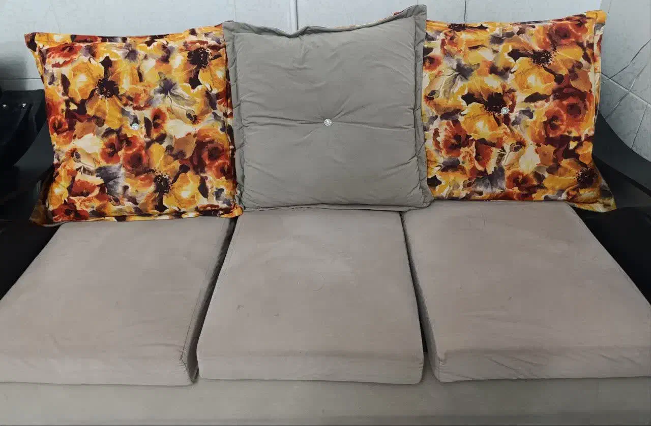 یک سرویس مبل ۸ نفره تمیز و شیک|مبلمان خانگی و میز عسلی|شیراز, گل سرخ|دیوار