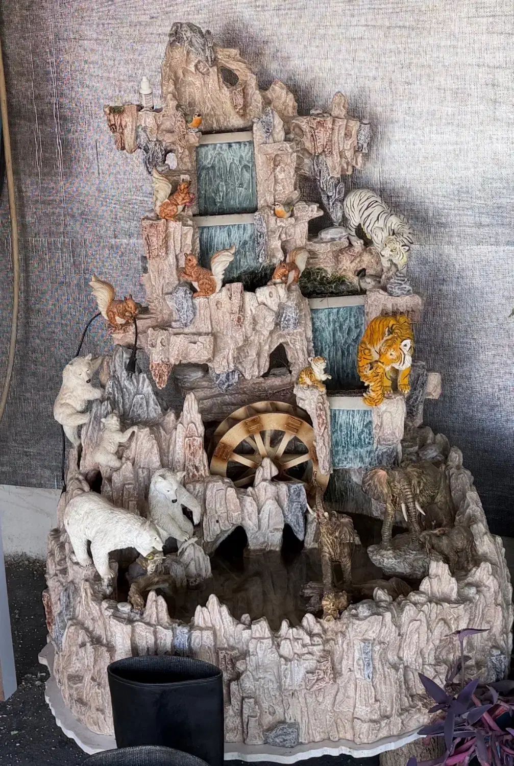 ابنما چراغدار سالم|مجسمه، تندیس، ماکت|شاهین‌شهر, شهرک صنعتی|دیوار