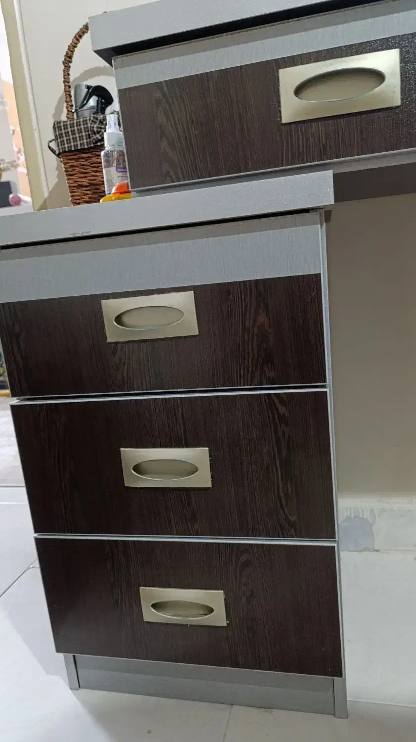 میز آرایش تمام ام دی اف سالم و تمیز|جاکفشی، کمد، دراور|تهران, تهرانسر شمالی|دیوار