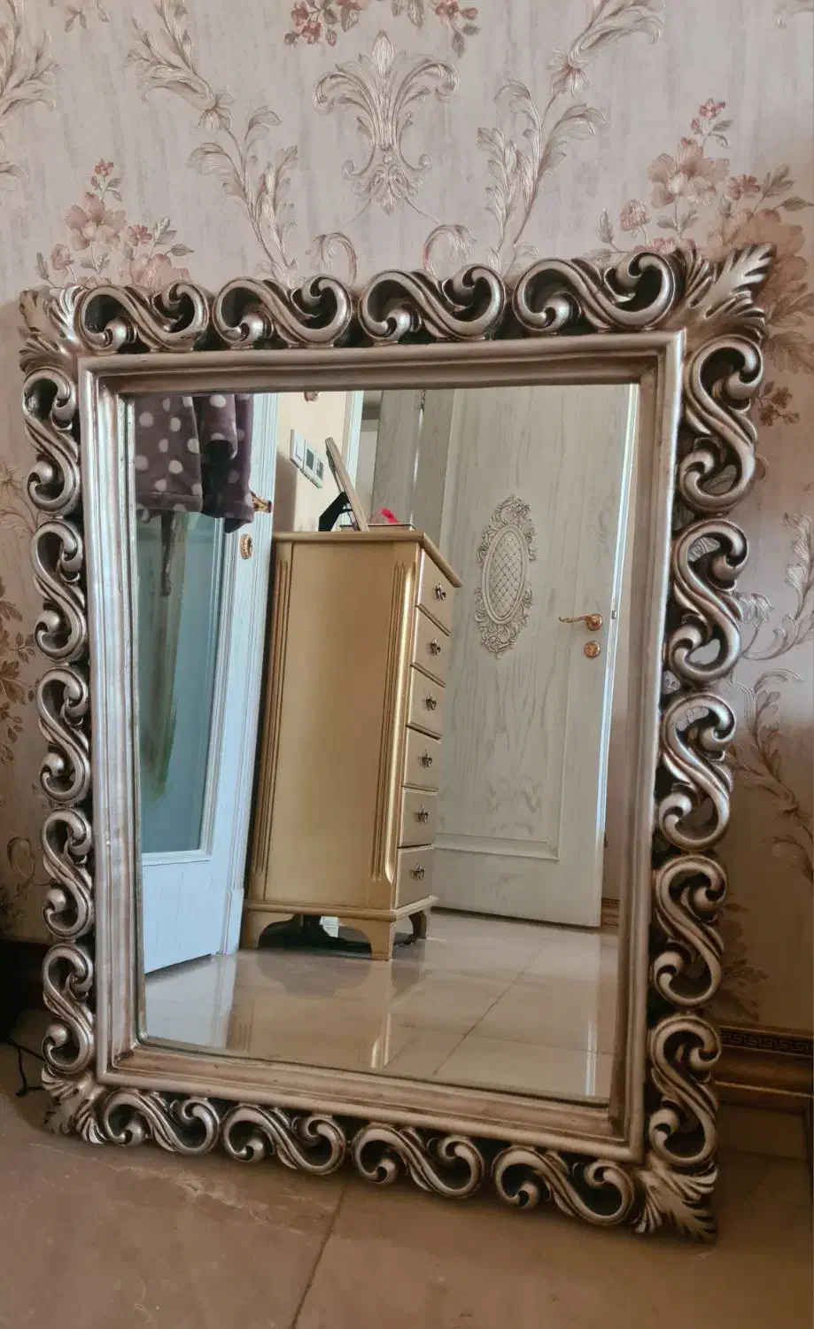 آینه|آینه|مشهد, فلسطین|دیوار