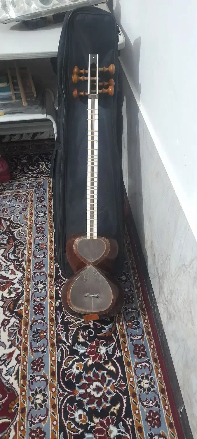 یک عدد تار رضا کلهر سه مهر ویژه|سازهای سنتی|جهرم, |دیوار