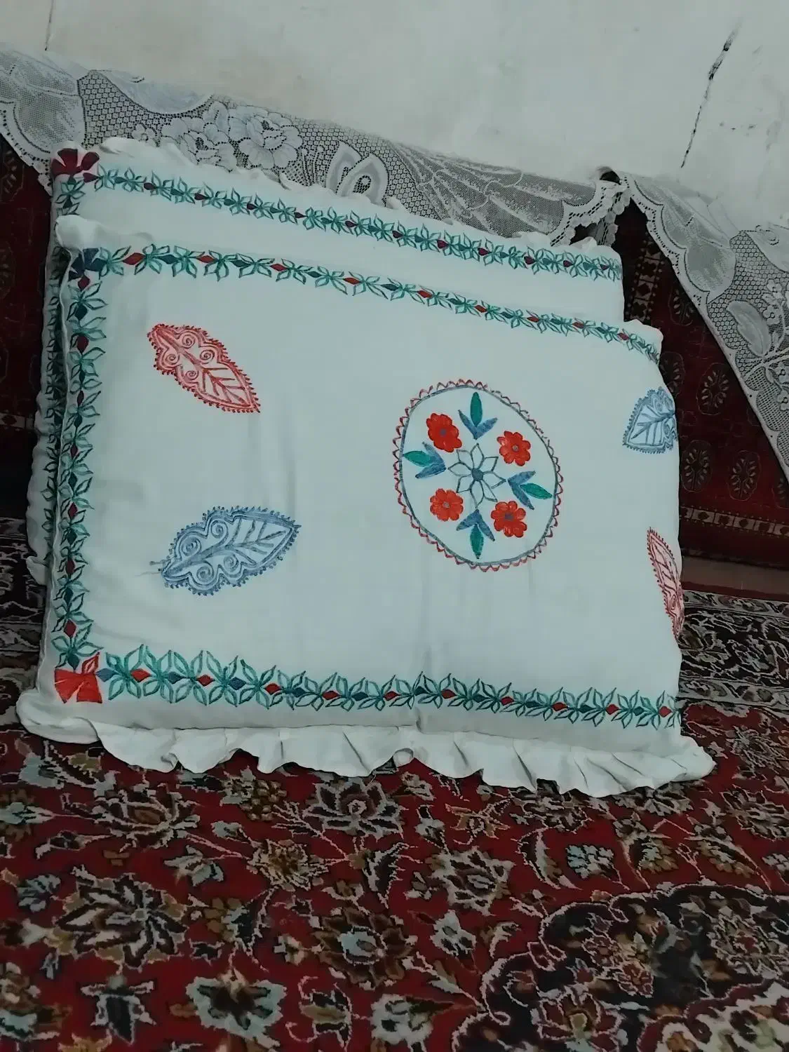 یه جفت پشتی گلدوزی یه جفت سنتی|رختخواب، بالش، پتو|زاهدان, |دیوار