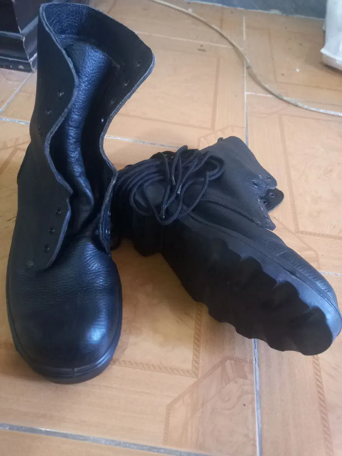 پوتین نظامی|کیف، کفش، کمربند|گرگان, |دیوار