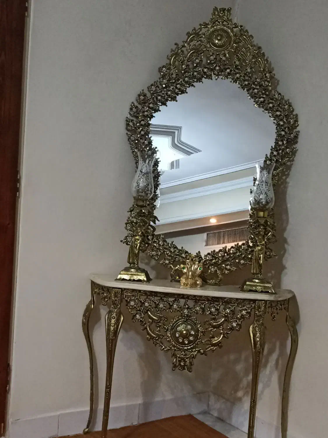 ویترین و اینه و شمعدان|بوفه، ویترین، کنسول|تهران, بهداشت|دیوار