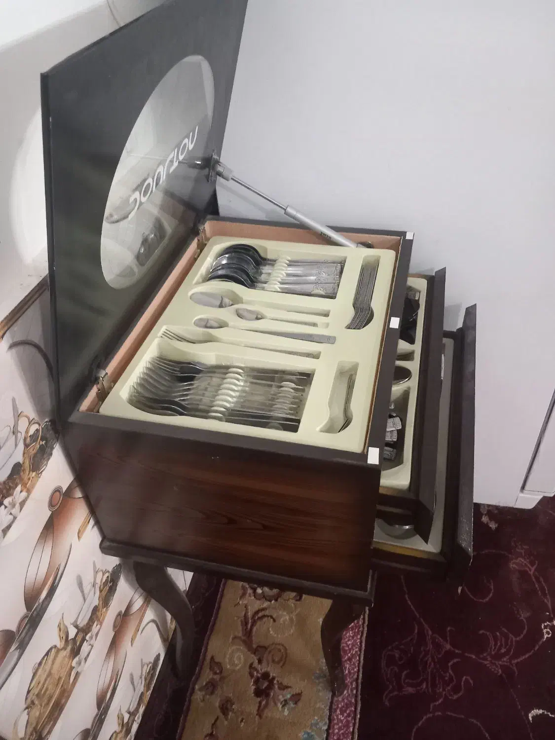 کنسول قاشق و چنگال|بوفه، ویترین، کنسول|تربت‌حیدریه, باغ سلطانی|دیوار