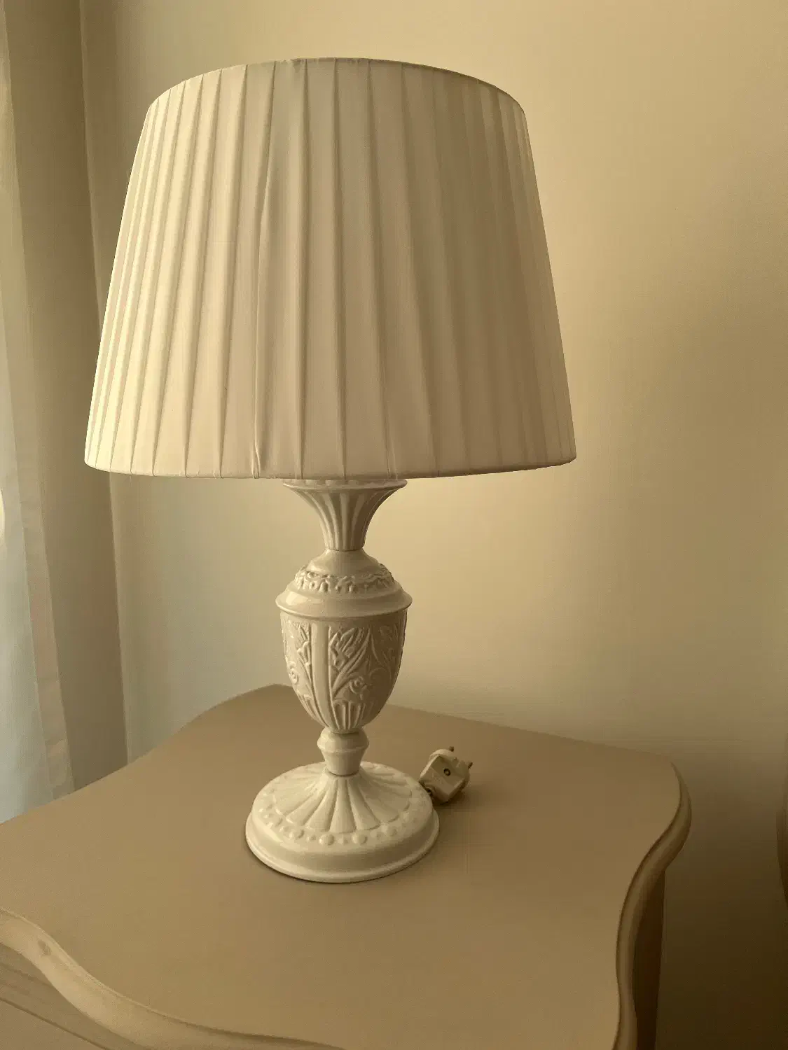 دو عدد آباژور سفید|چراغ خواب و آباژور|همدان, |دیوار