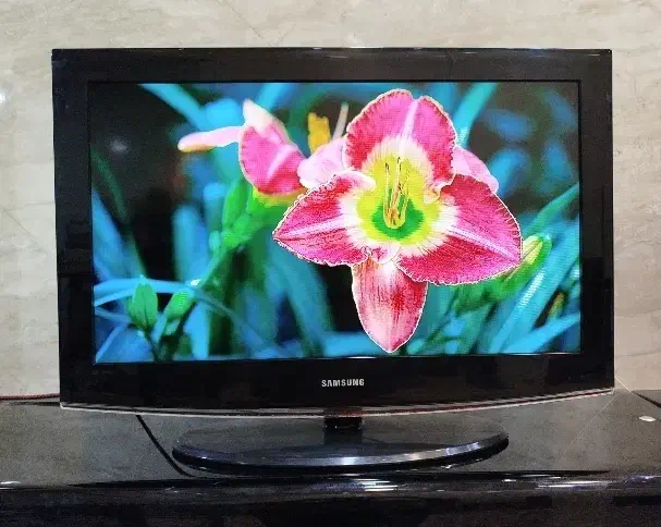 تلویزیون ۳۲ اینچ LCD سامسونگ|تلویزیون و پروژکتور|ساوه, |دیوار