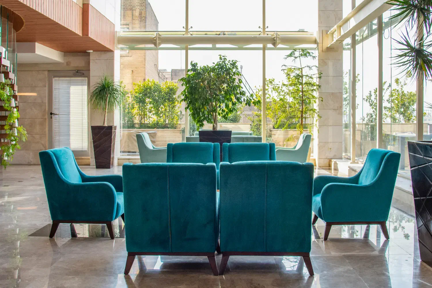 نیروی خدمات (جهت انجام امور خدمات نظافتی هتل)|استخدام سرایداری و نظافت|تهران, گاندی|دیوار