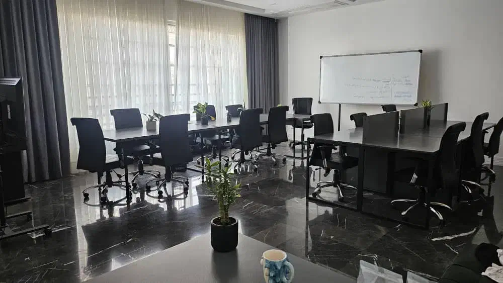 اجاره سالن ورکشاپ و جلسات یا کارگاه آموزشی|اجارهٔ کوتاه‌مدت دفتر کار و فضای آموزشی|تهران,  امام زاده قاسم (نیاوران)|دیوار