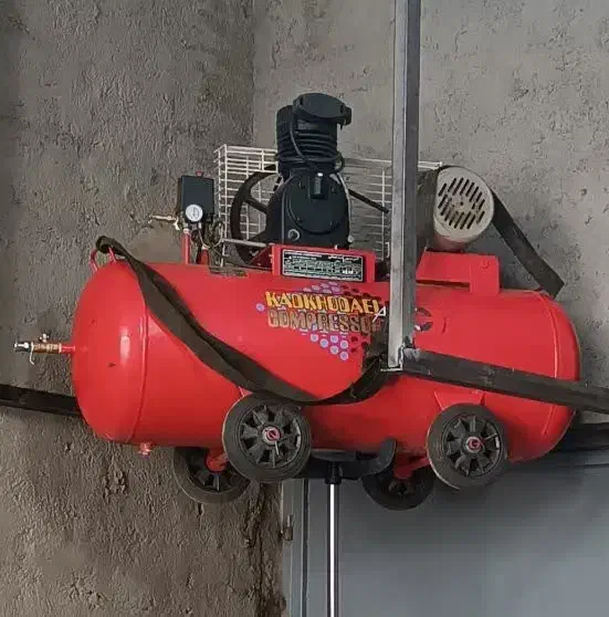 فروش موتور باد کدخدایی ۱۵۰لیتری در حد نو|ماشین‌آلات صنعتی|بهمن صغاد, |دیوار