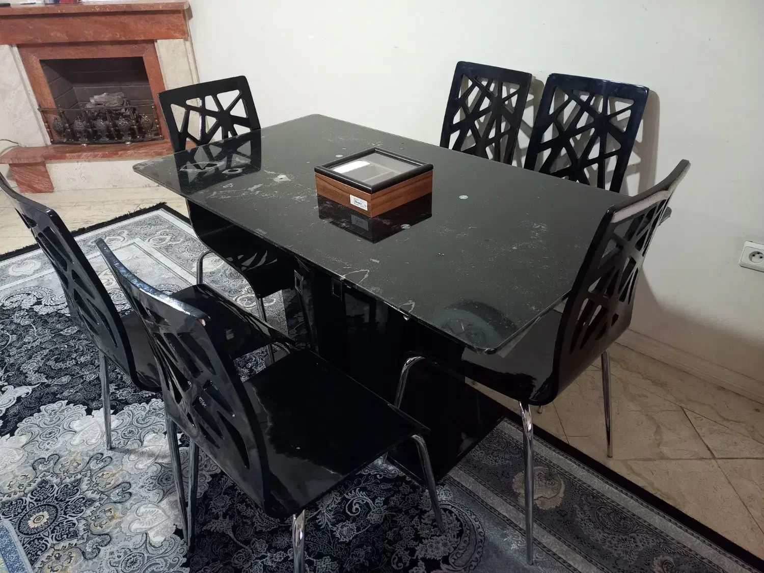 مبلمان ۷ نفره چرمی ،ناهارخوری ۶ نفره چوب و شیشه|مبلمان خانگی و میز عسلی|ساوه, |دیوار