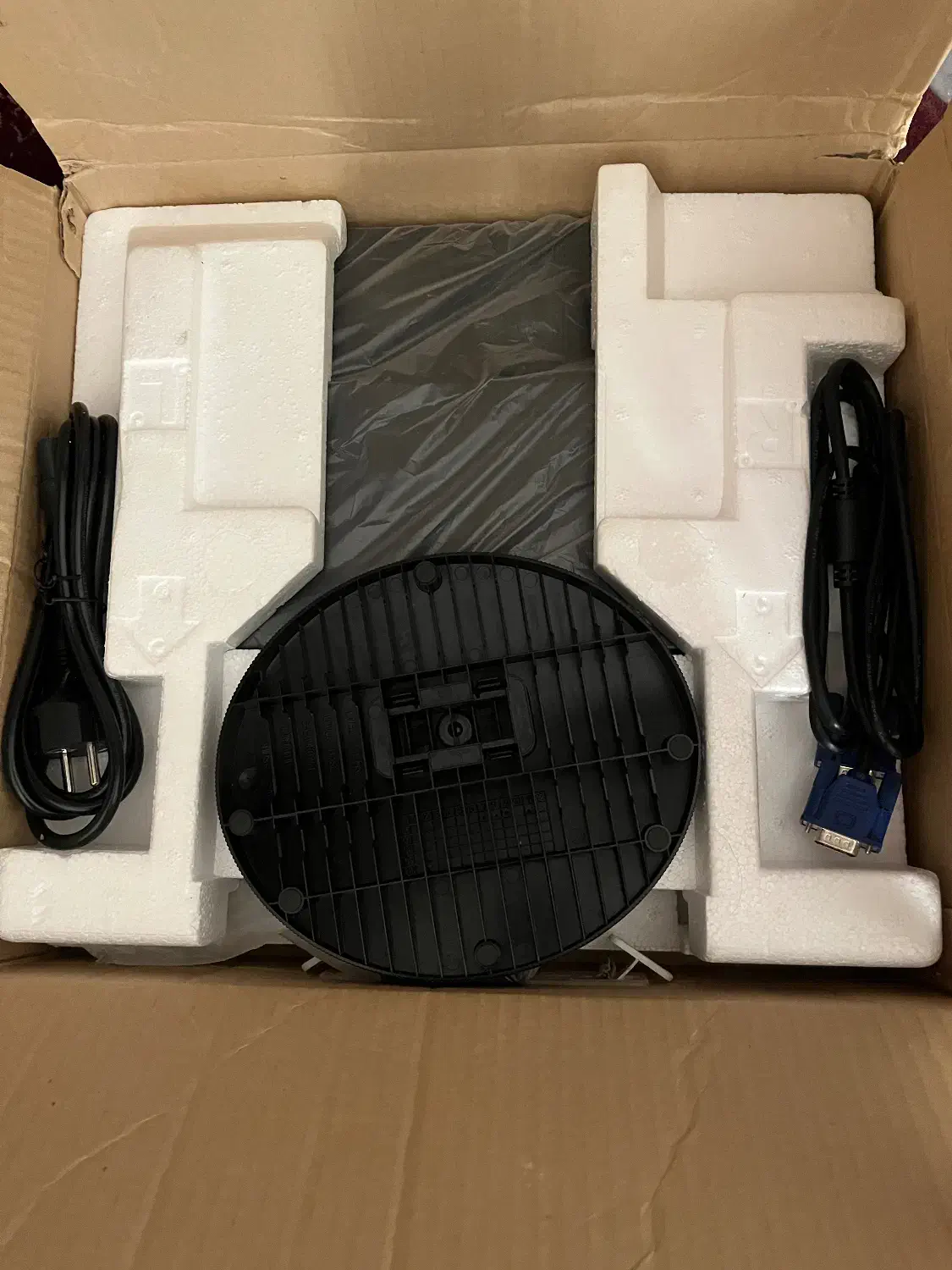 مانیتور ال جی کاملا نو و در جعبه|قطعات و لوازم جانبی رایانه|اصفهان, هزارجریب|دیوار